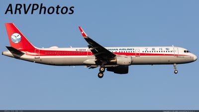 四川航空A321落地首都机场36L跑道