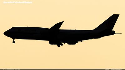 B2486逆光降落PEK